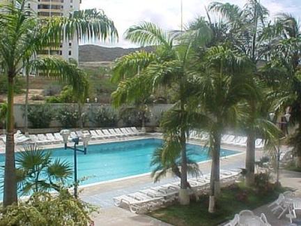 Piscina Hotel Puerta del Sol Porlamar en Margarita